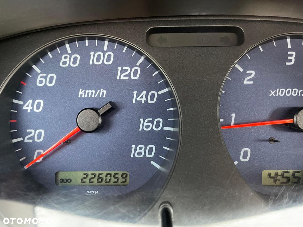 Nissan Pickup - 5