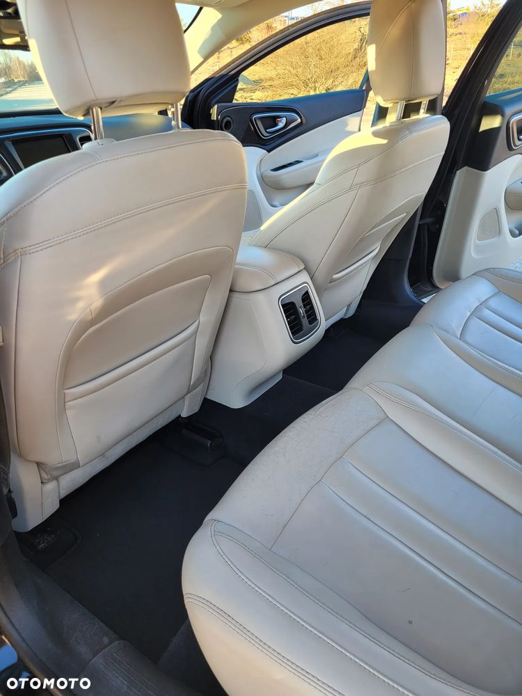 Chrysler 200 - 10