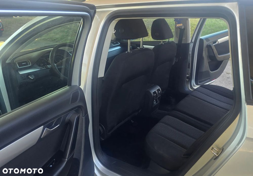Volkswagen Passat 2.0 TDI DPF BlueMotion Technology Trendline - 31