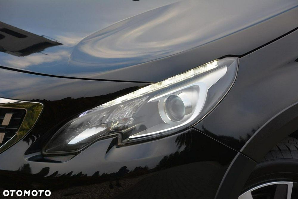 Peugeot 2008 1.2 Pure Tech GPF Allure S&S - 5