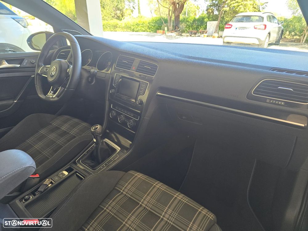 Volkswagen Golf GTD BlueMotion — fotografia 8