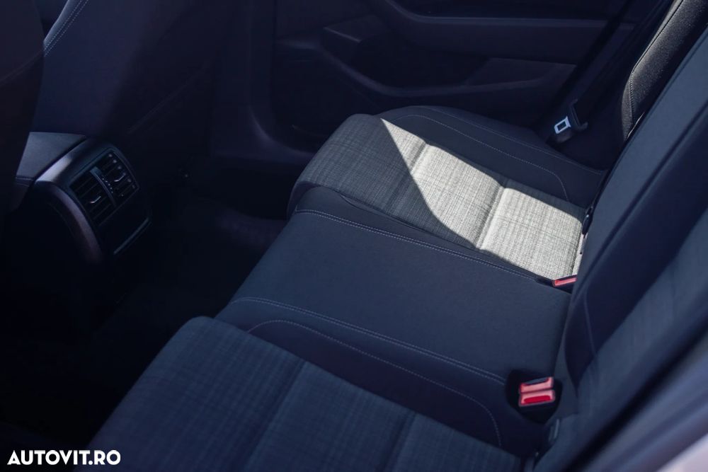 Volkswagen Passat - 27