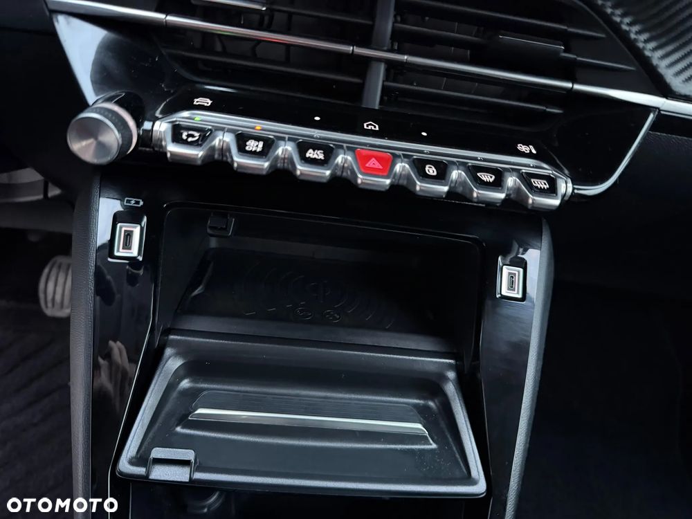 Peugeot 208 PureTech 100 Allure Pack - 31