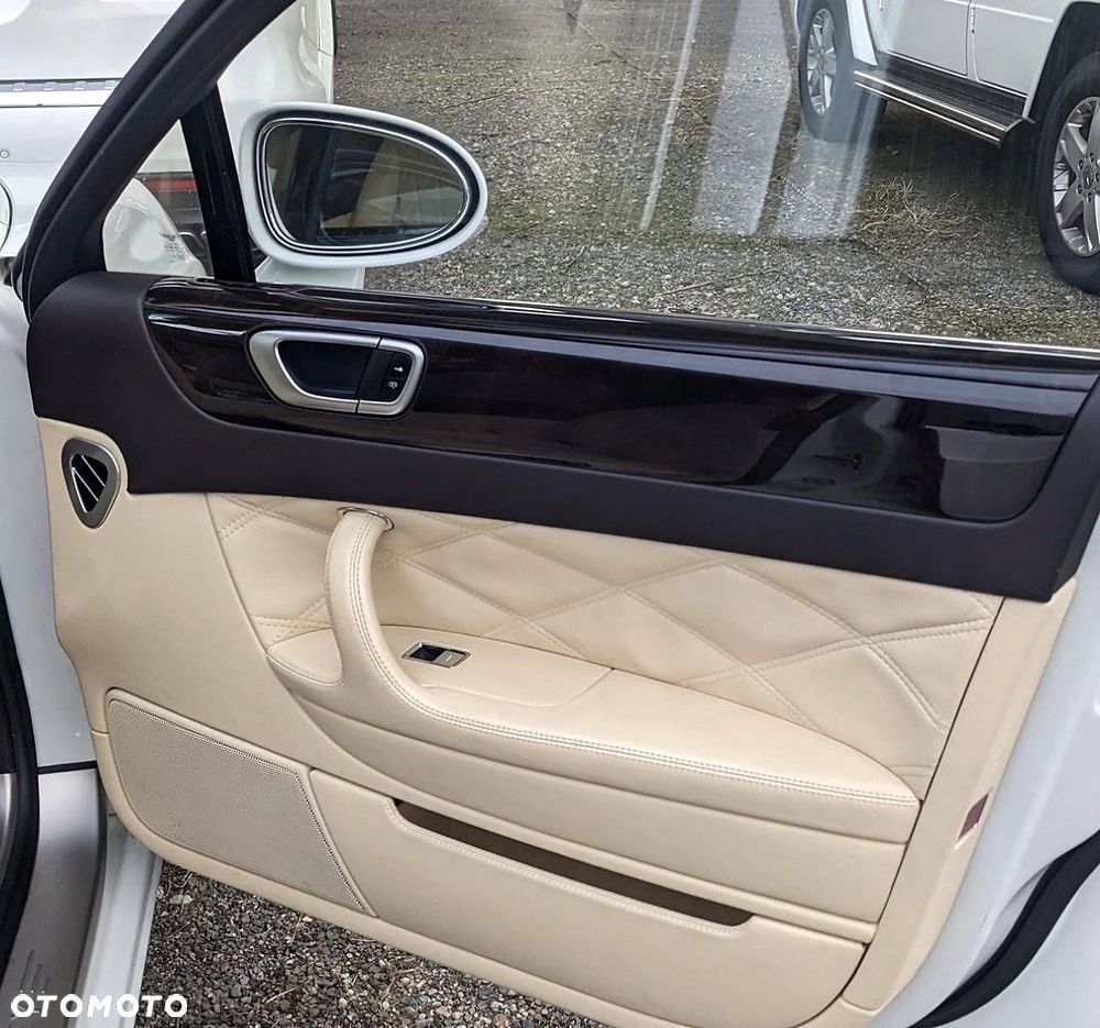 Bentley Flying Spur - 11