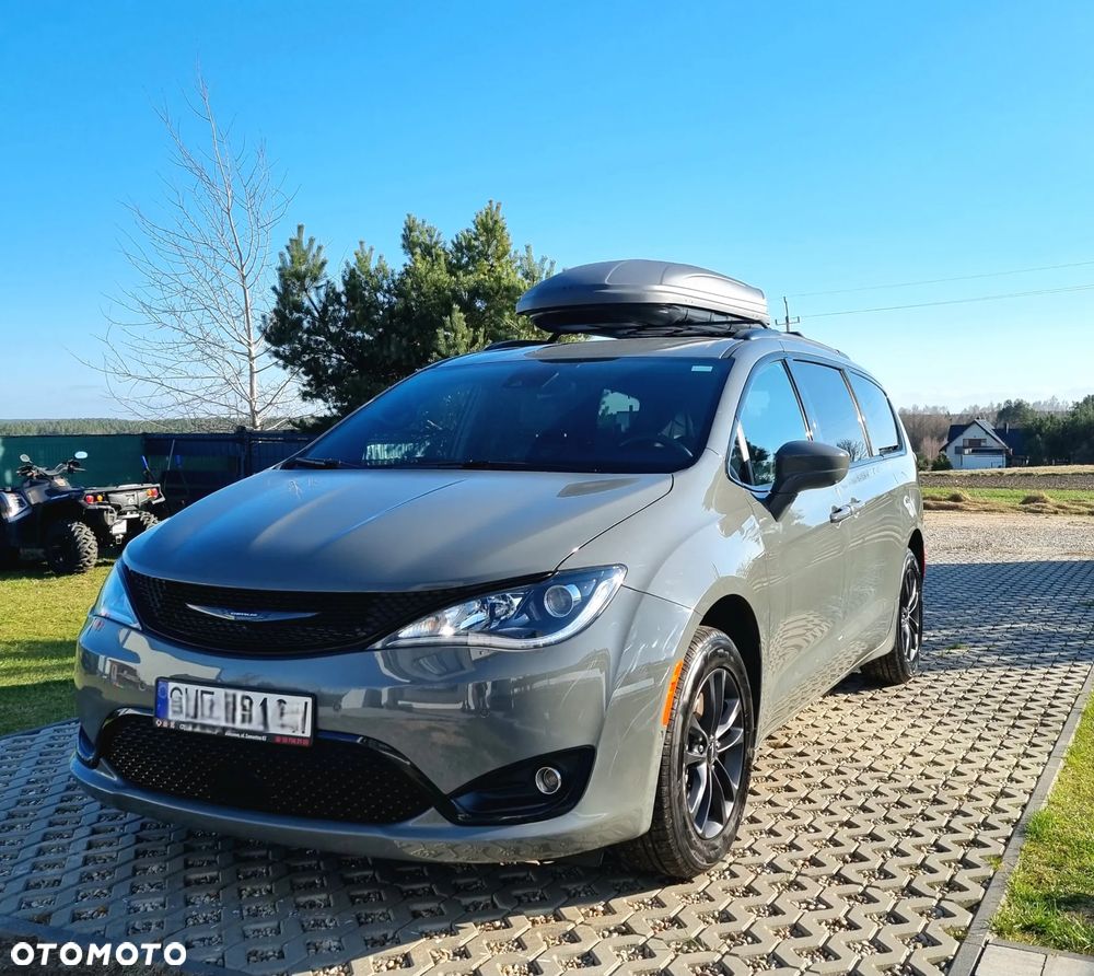 Chrysler Pacifica - 2