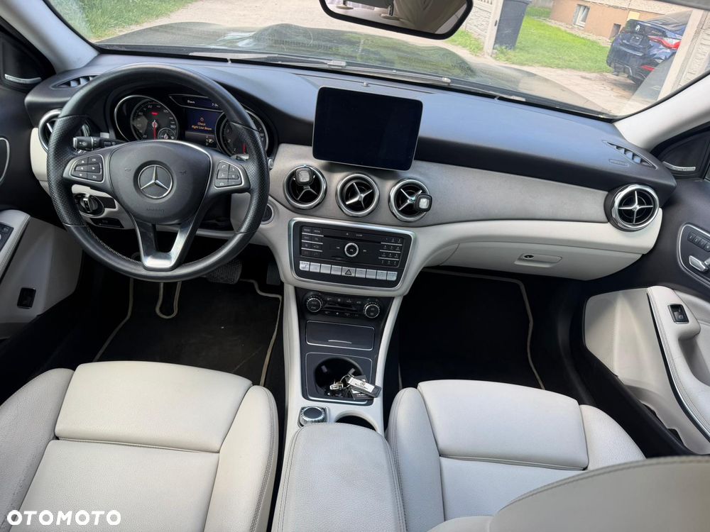 Mercedes-Benz GLA 250 4Matic 8G-DCT AMG Line - 16