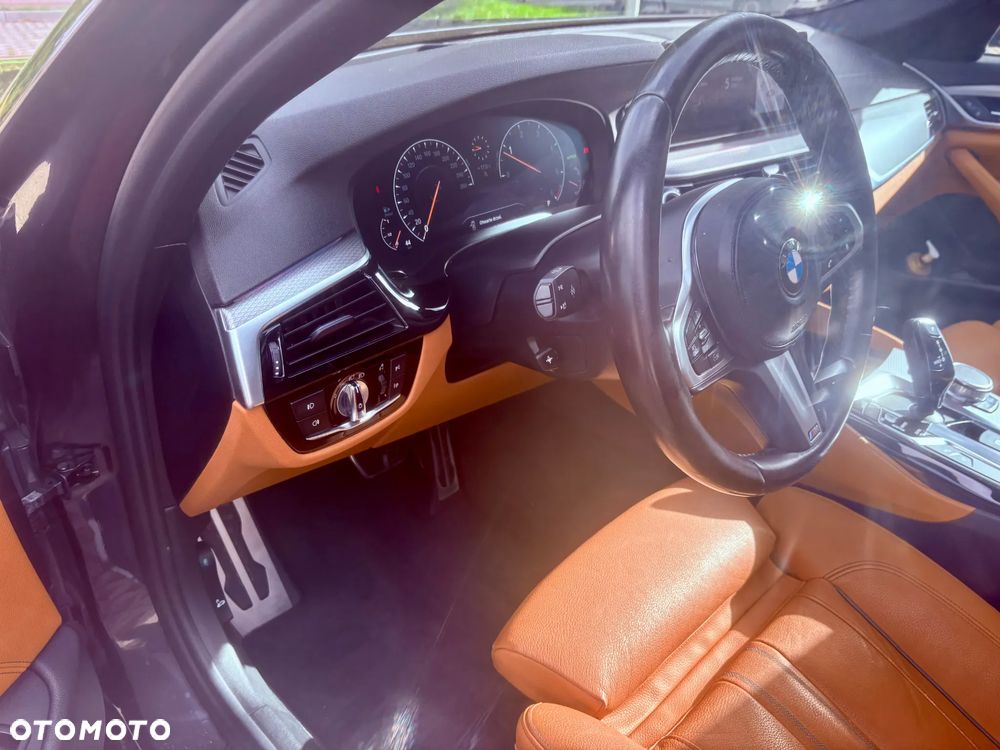 BMW Seria 5 520d M Sport - 15