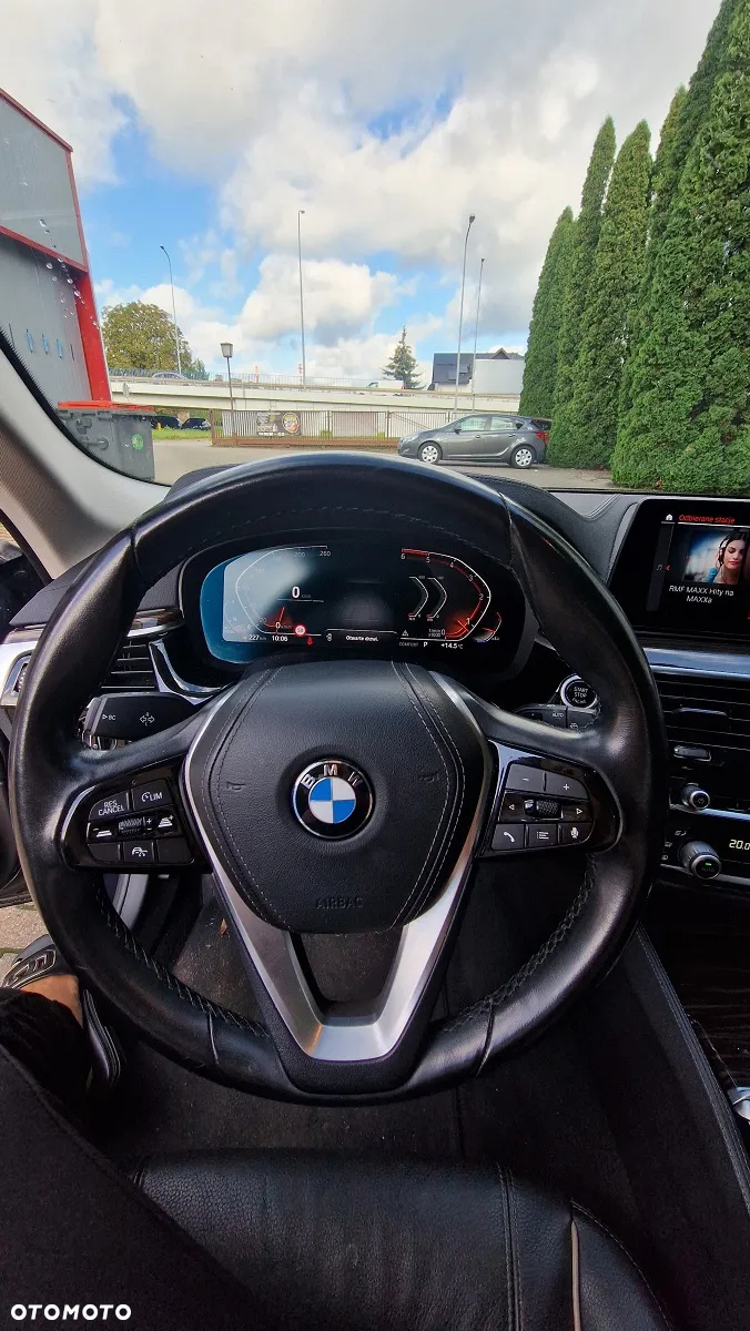 BMW Seria 5 520d xDrive Luxury Line sport - 28