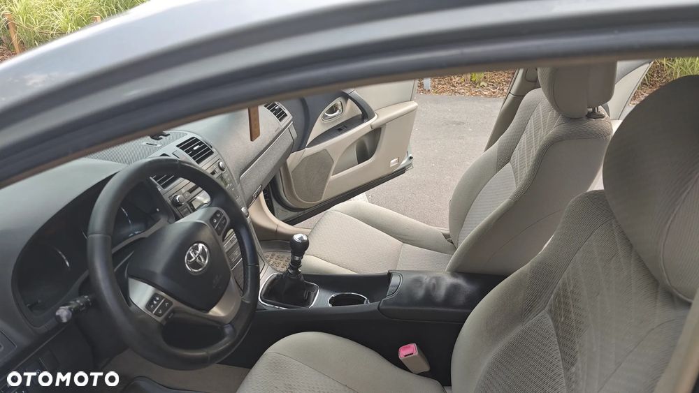 Toyota Avensis - 6