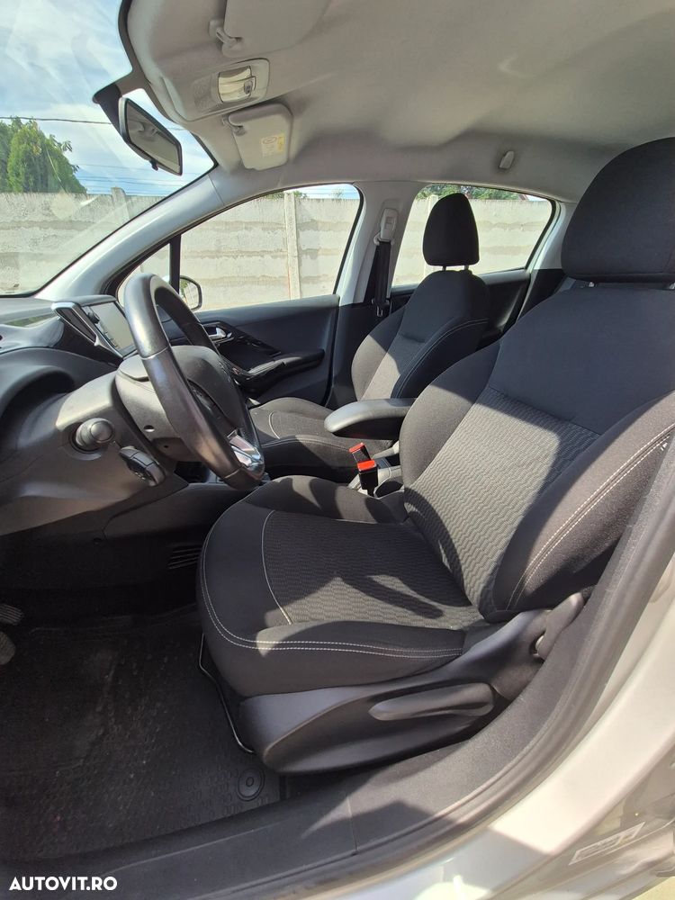 Peugeot 208 1.2 L PureTech Active - 10