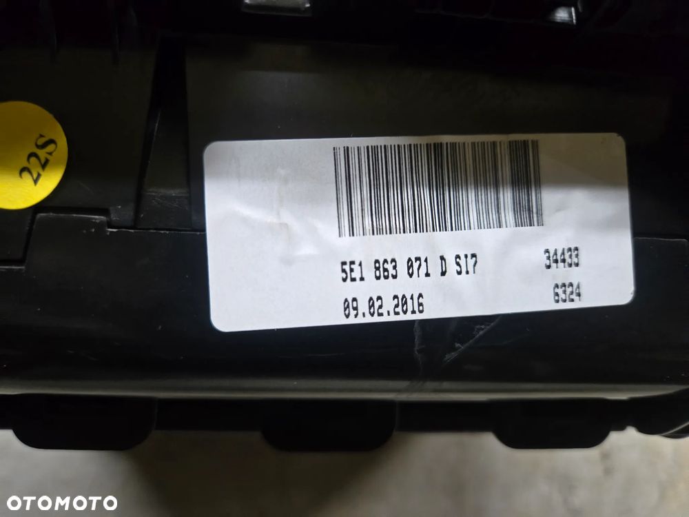 SKODA OCTAVIA III DEKOR POPIELNICZKA CARBON - 3