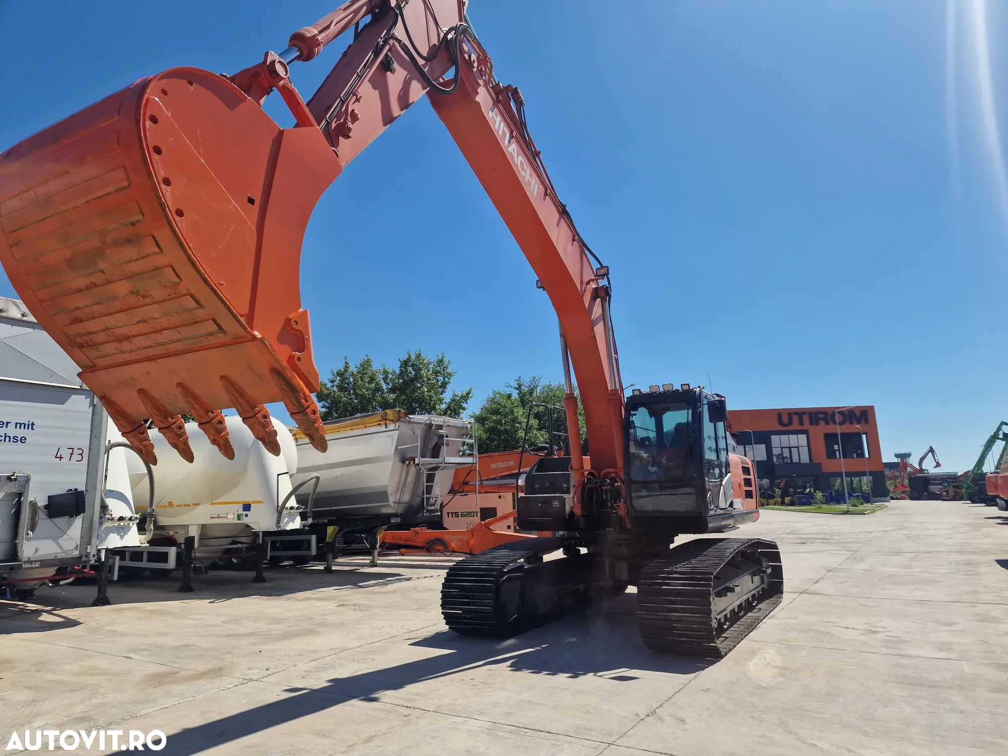 Hitachi ZX300, 32t, Cupa NOUA 1,8mc, 2018, 8.786h, Gresare automata, Inst picon, 3 pompe hidr HITACHI, Camera spate, Camere laterale, consum mediu 15l/h, Stare foarte buna, posibilitate leasing 3 ani-PROMOTIE 87.900 EUR+tva - 2