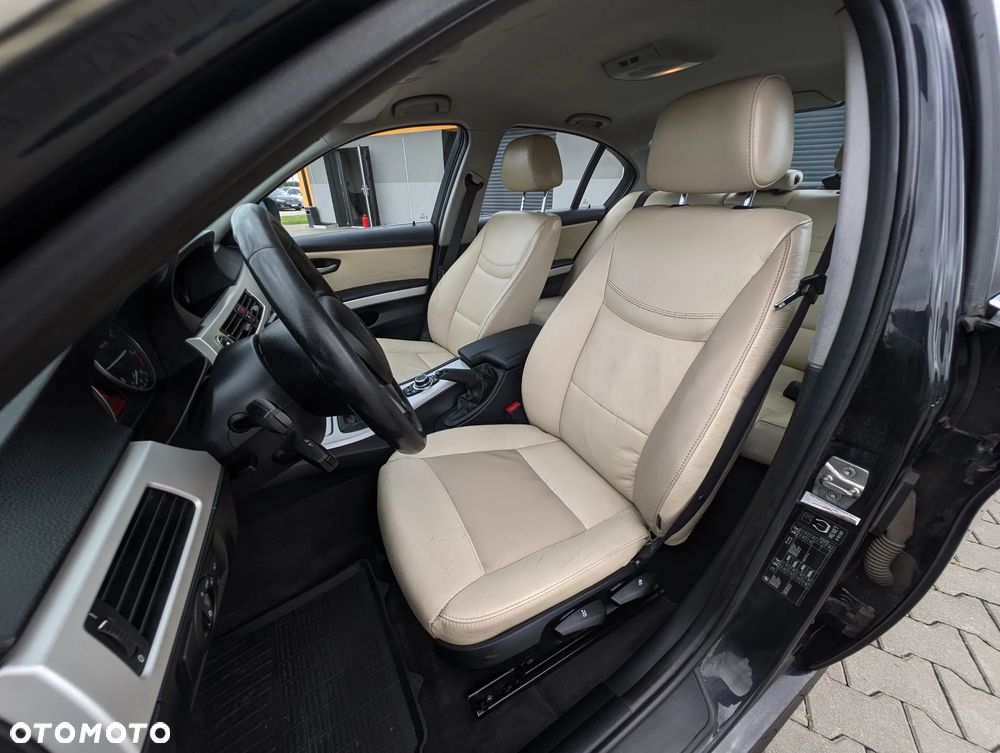 BMW Seria 3 318d Sport Line - 35