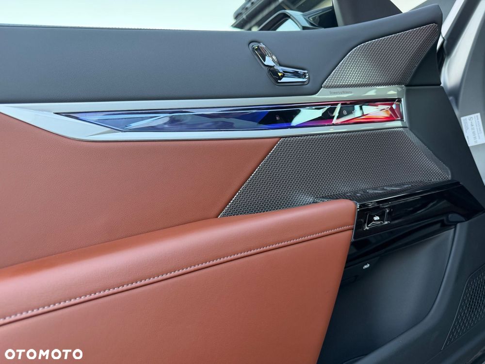BMW Seria 7 M760e PHEV xDrive Individual Edition sport - 25