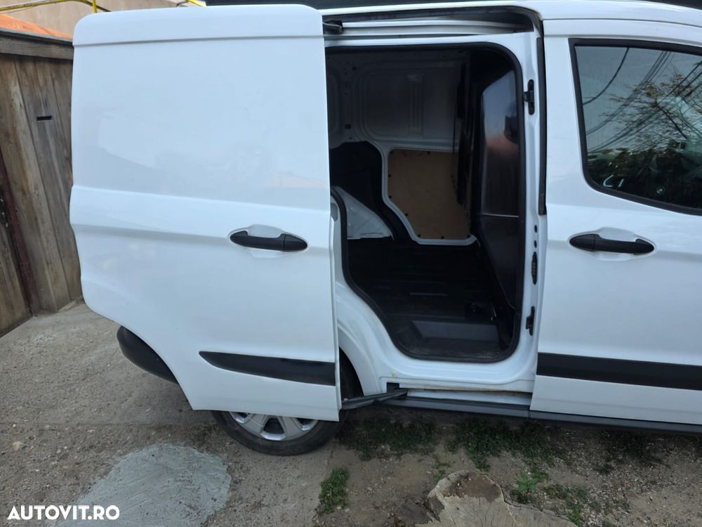 Ford Transit Courier - 6