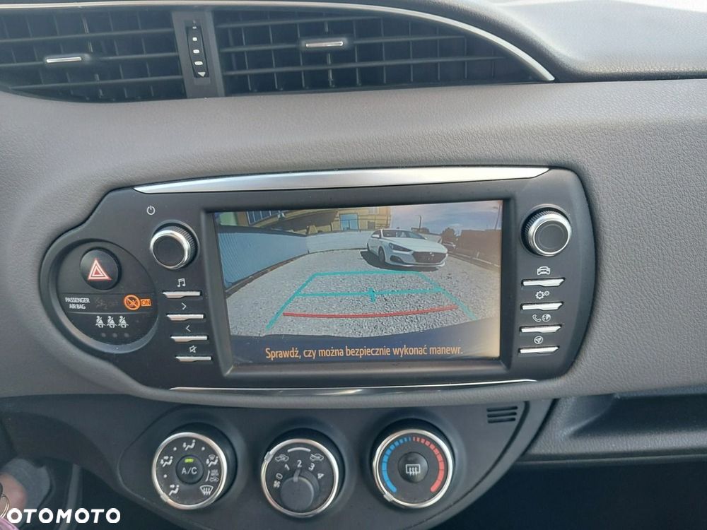Toyota Yaris 1.5 Premium - 4