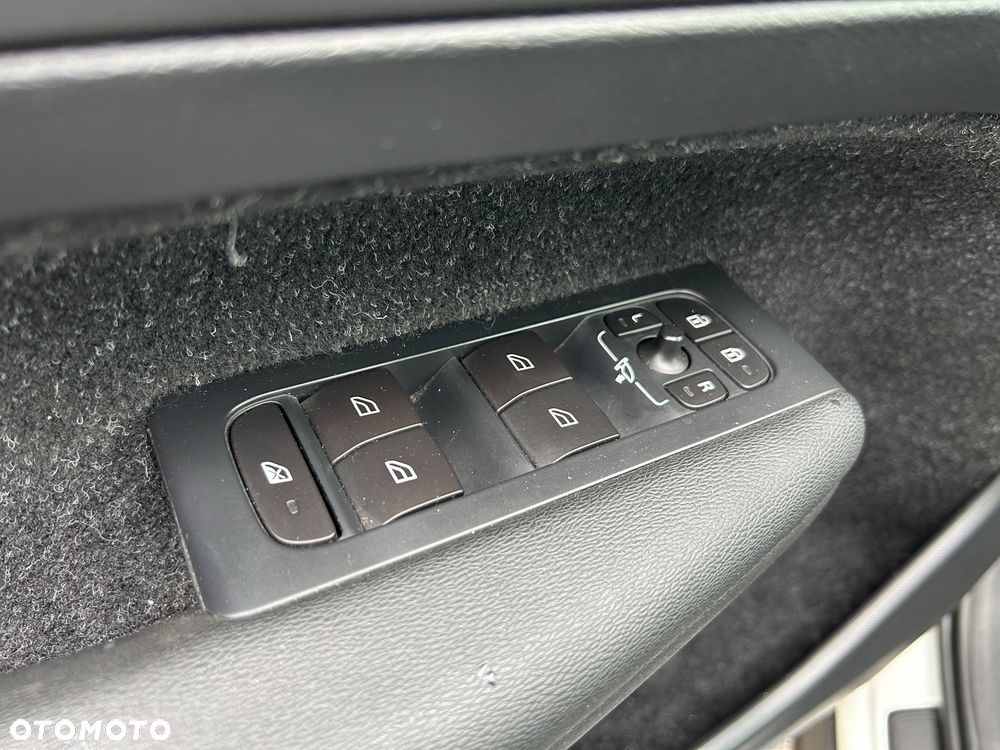 Volvo XC 40 T5 AWD Momentum Pro - 21