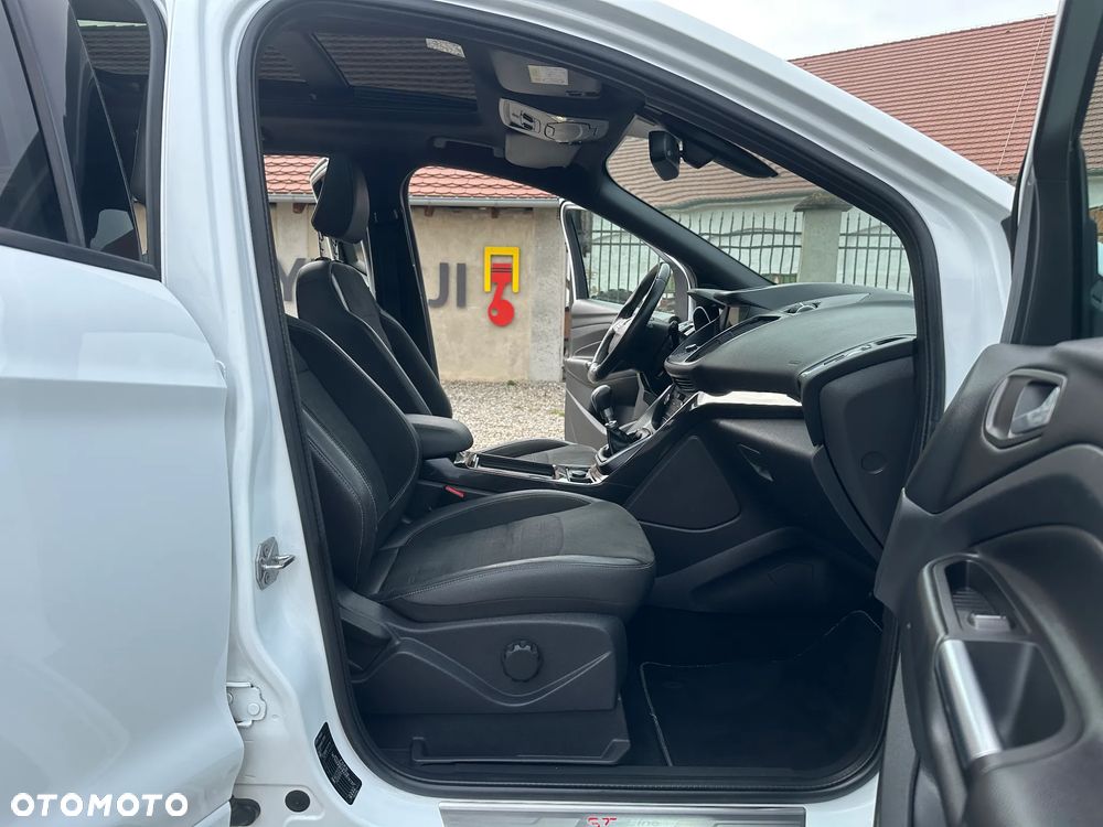 Ford Kuga 1.5 EcoBoost 2x4 ST-Line - 19