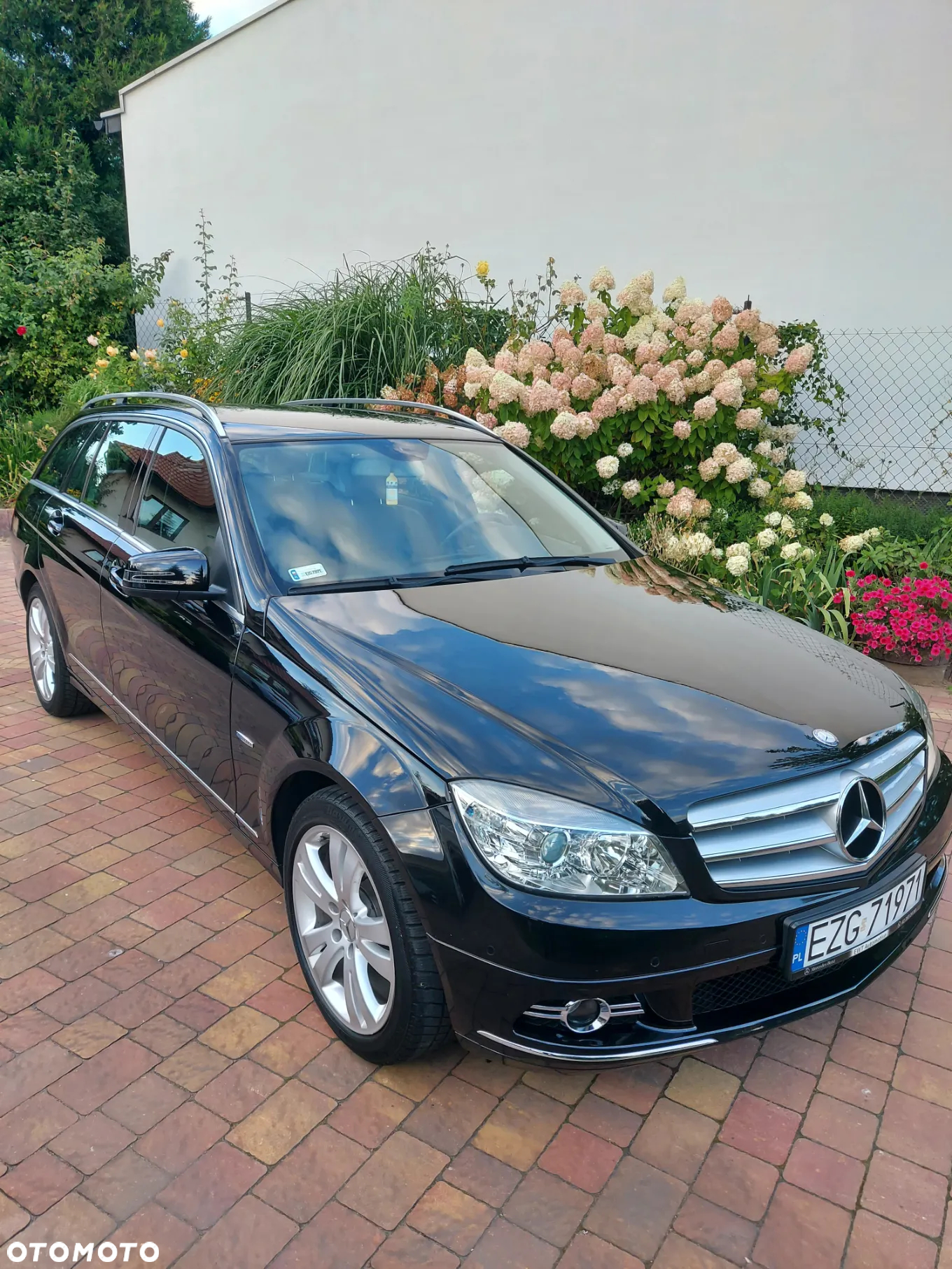 Mercedes-Benz Klasa C 180 T BlueEFFICIENCY Avantgarde - 2