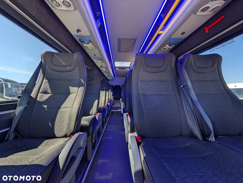 Mercedes-Benz Sprinter 517 - 18