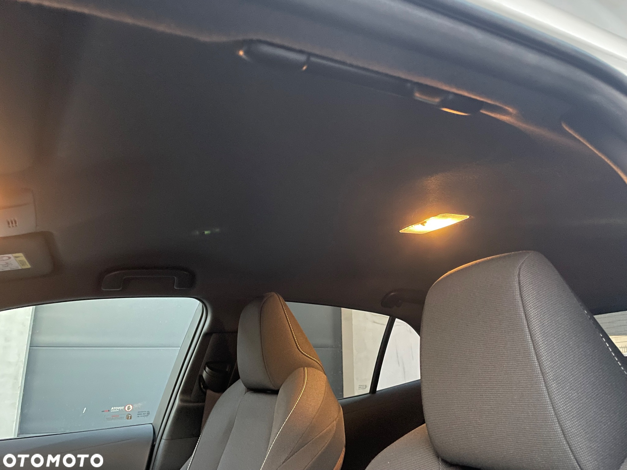 Toyota Corolla 1.8 Hybrid Comfort - 13