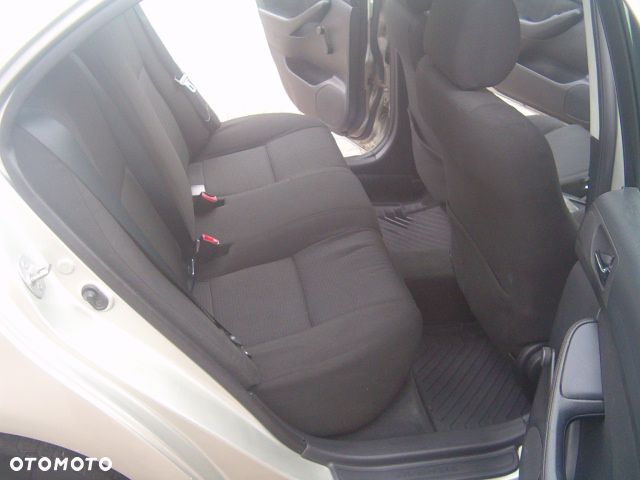 Toyota Avensis - 19