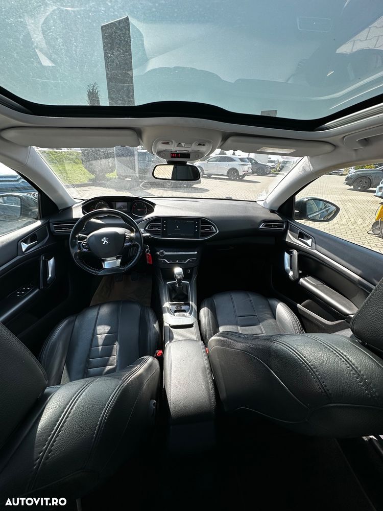 Peugeot 308 1.2 L PureTech Turbo Allure - 11