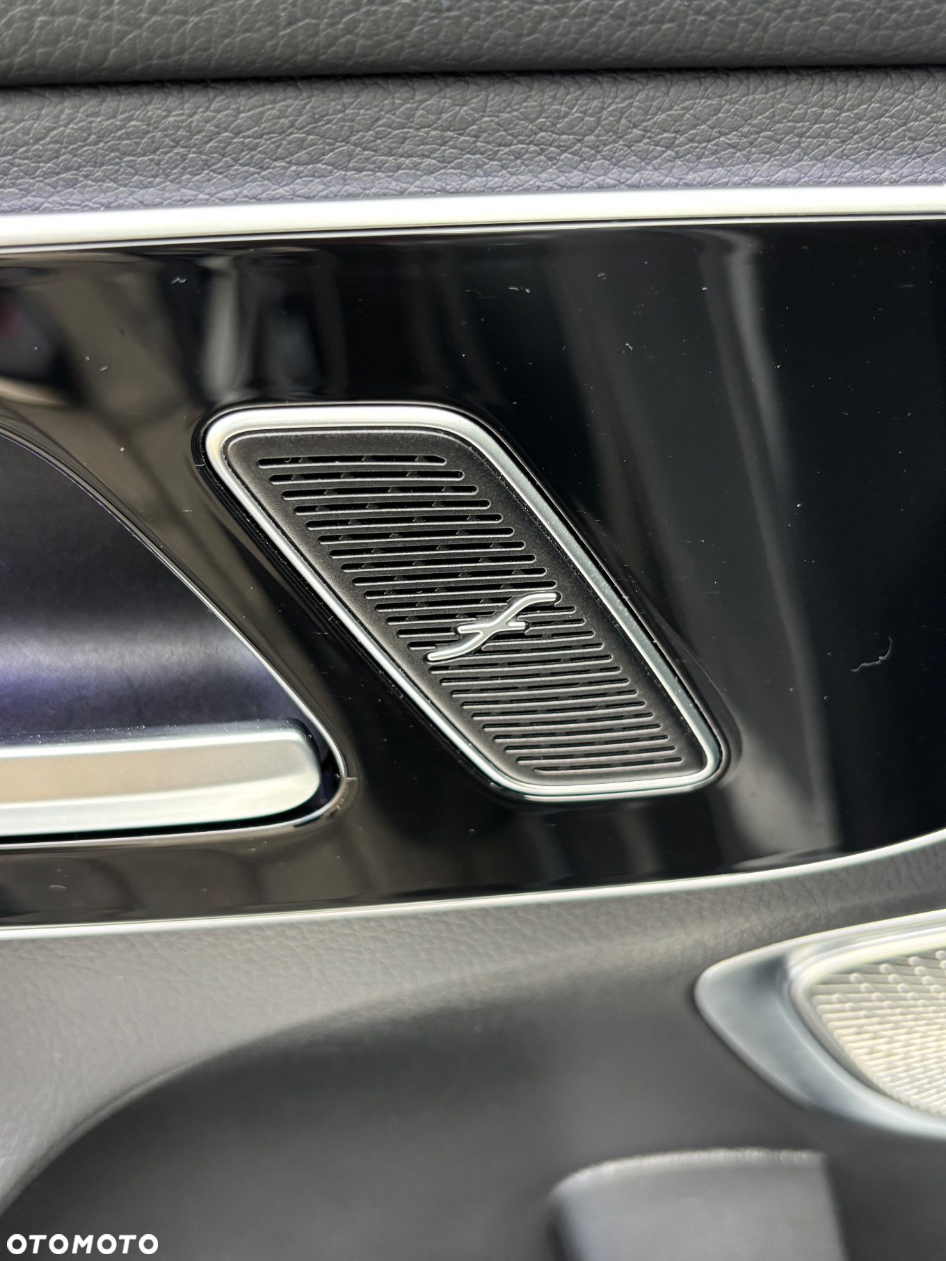 Mercedes-Benz Klasa C 300 e PHEV 4-Matic Avantgarde - 21