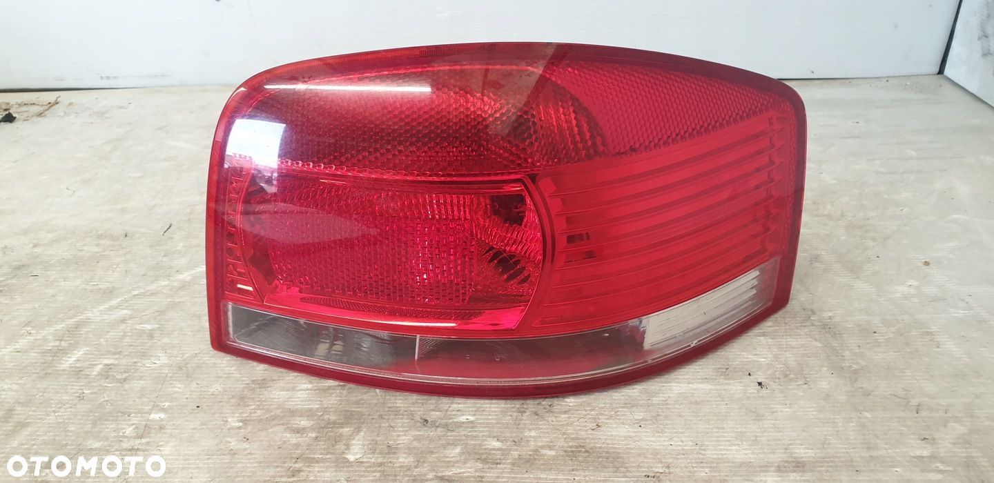 AUDI A3 8P 3D LAMPA PRAWA TYLNA 8P0945096A - 1
