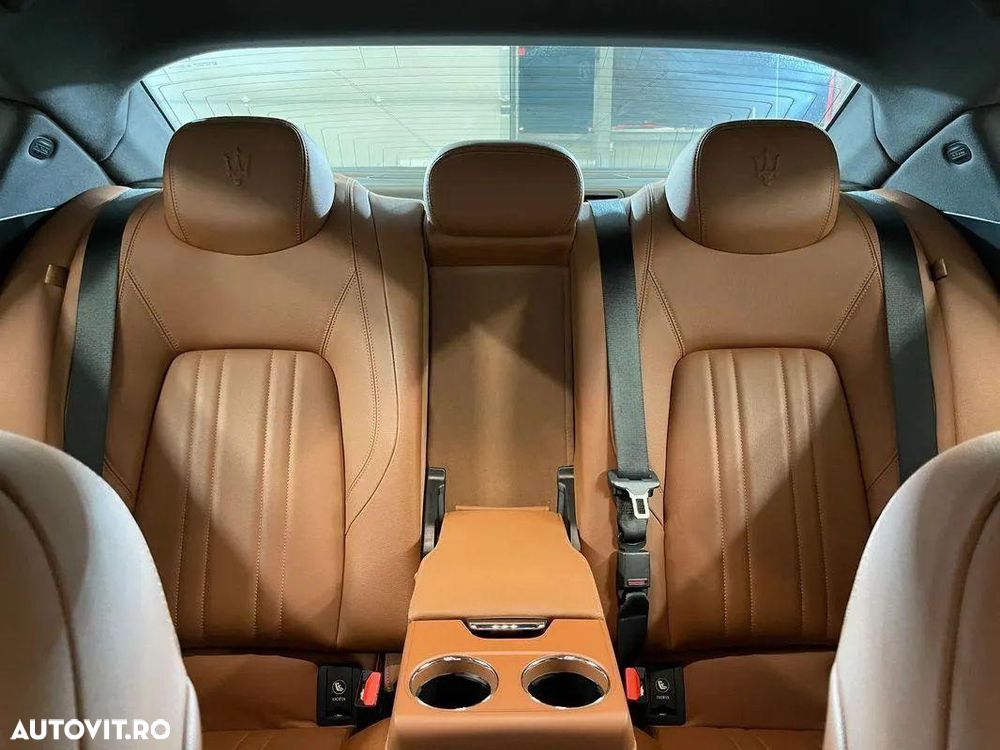 Maserati Ghibli GT Hybrid - 12