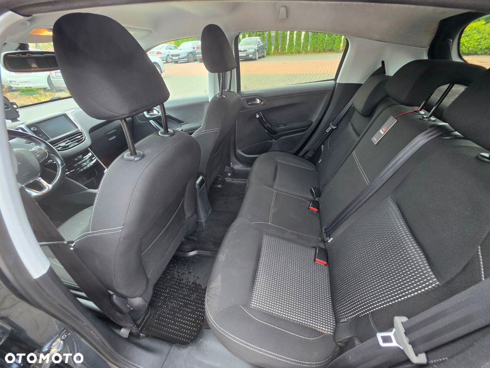 Peugeot 208 2016 photo 5