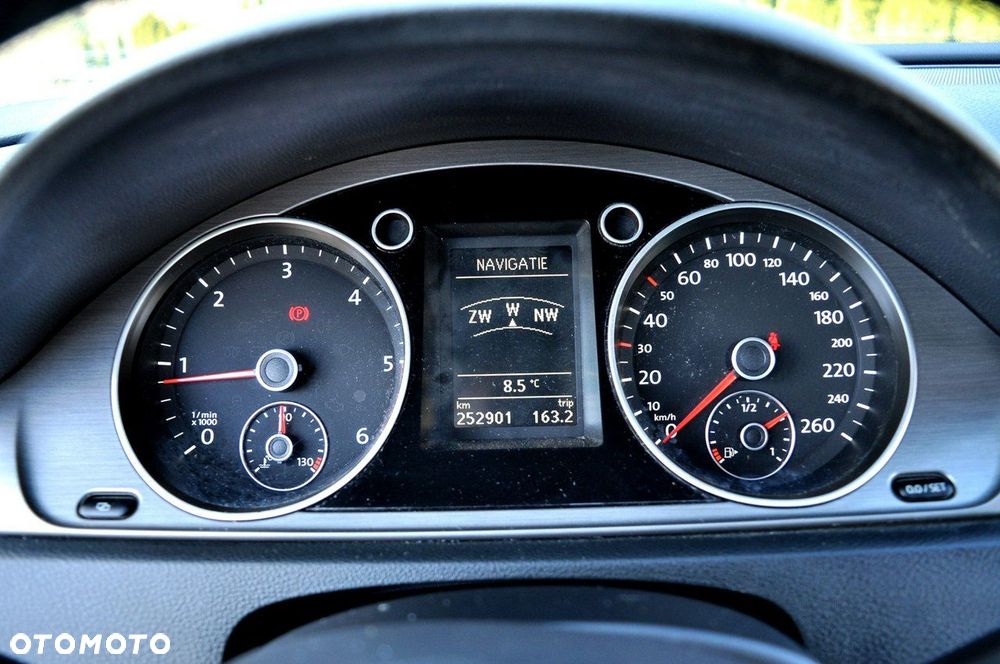 Volkswagen Passat - 13