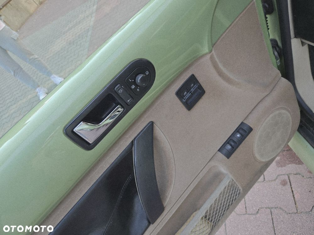 Volkswagen New Beetle - 13