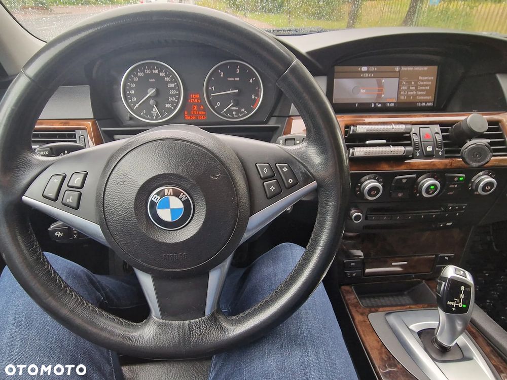 BMW Seria 5 530d xDrive Touring - 9