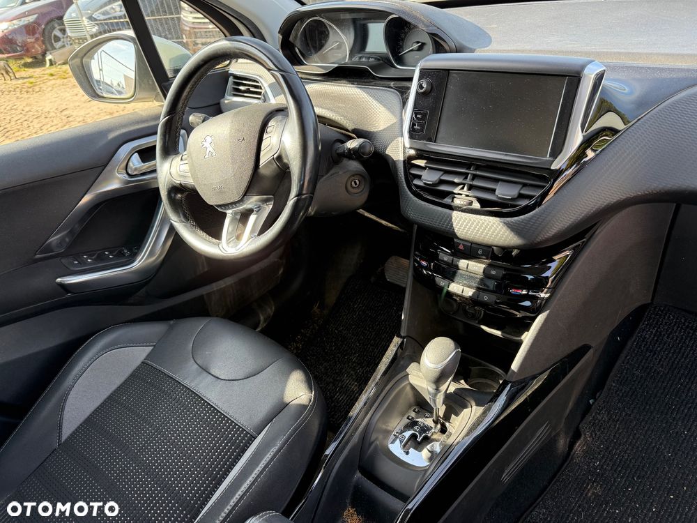 Peugeot 2008 1.2 Pure Tech Allure S&S EAT6 - 11