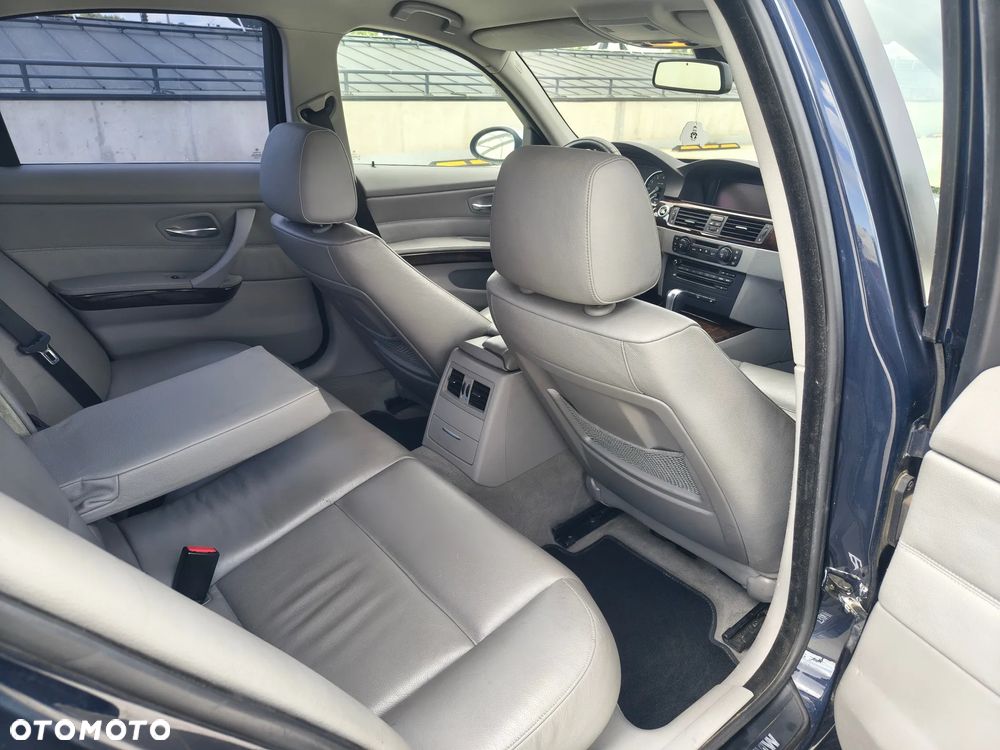 BMW Seria 3 330xi - 35