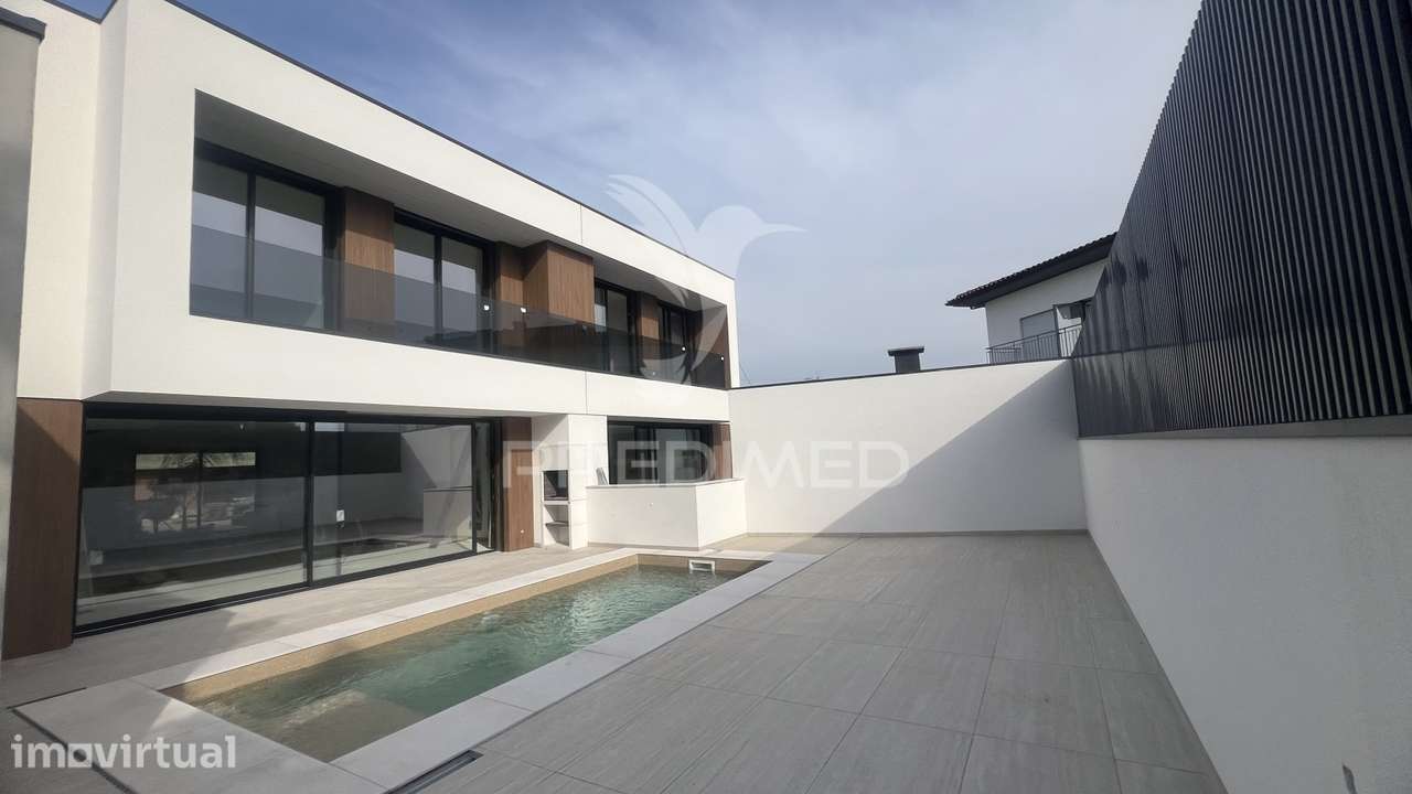 MORADIAS DE LUXO T3+1 COM PISCINA - TURIZ, VILA VERDE (LOTE-2) - Grande imagem: 2/24