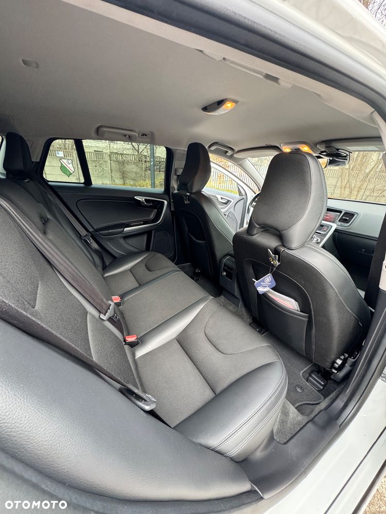 Volvo V60 D4 Drive-E Momentum - 10