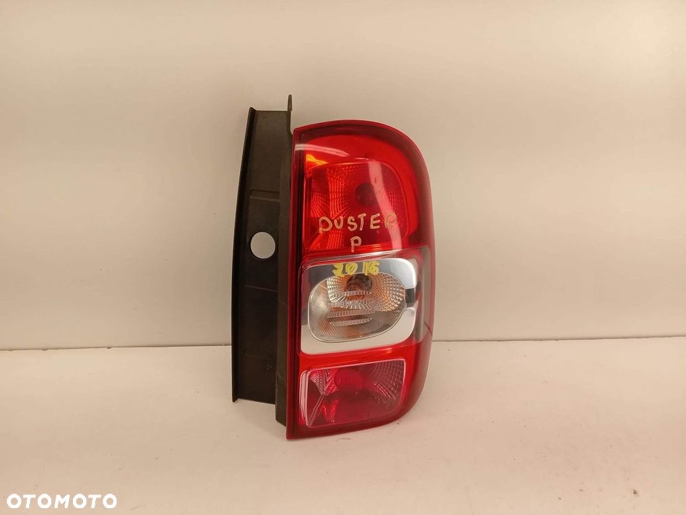 LAMPA PRAWA TYLNA DACIA DUSTER I LIFT 13-17 - 2