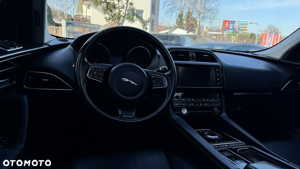 Jaguar F-Pace - 11