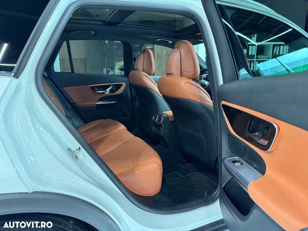 Mercedes-Benz GLC 300 e 4Matic 9G-TRONIC Avantgarde Advanced - 12