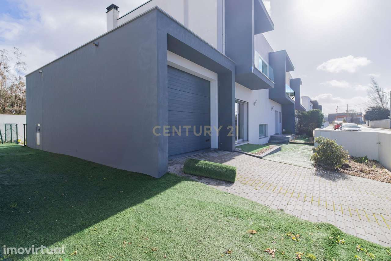 Moradia T4 Semi-Nova na Ortigosa, Leiria - Grande imagem: 2/37