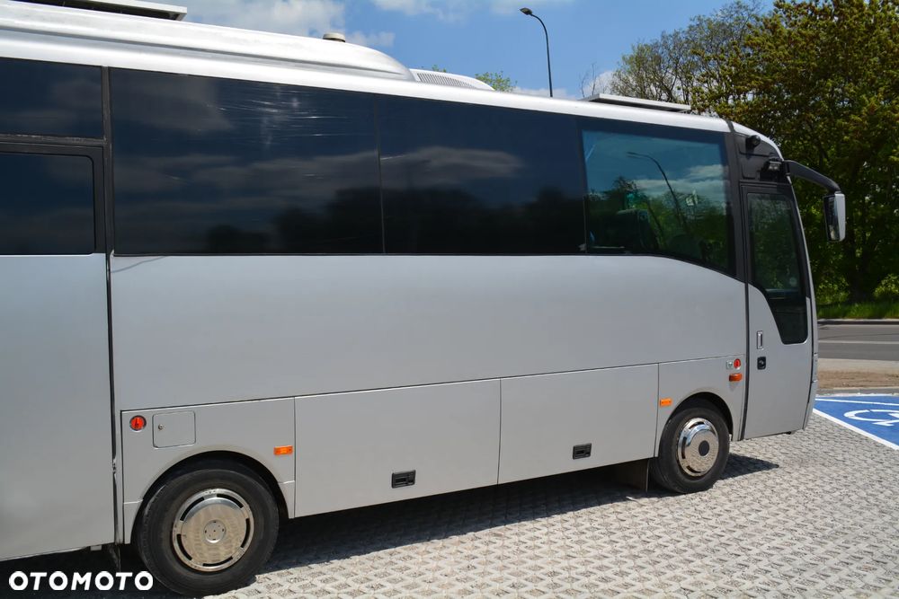 Isuzu kamper turquoise - 17