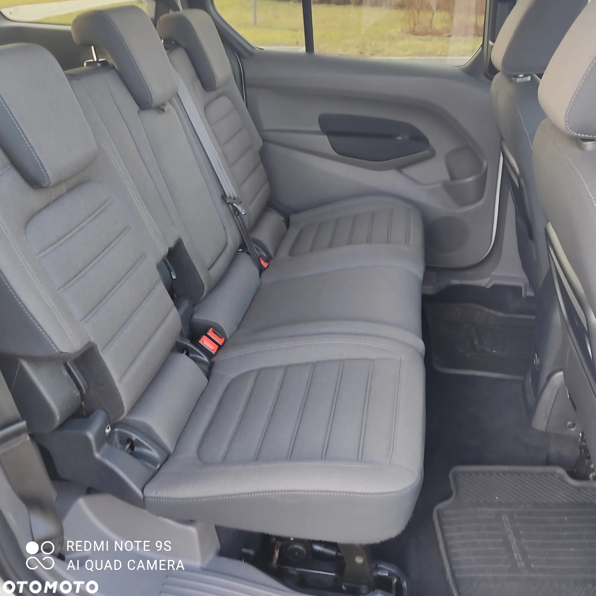 Ford Tourneo Connect Grand - 12