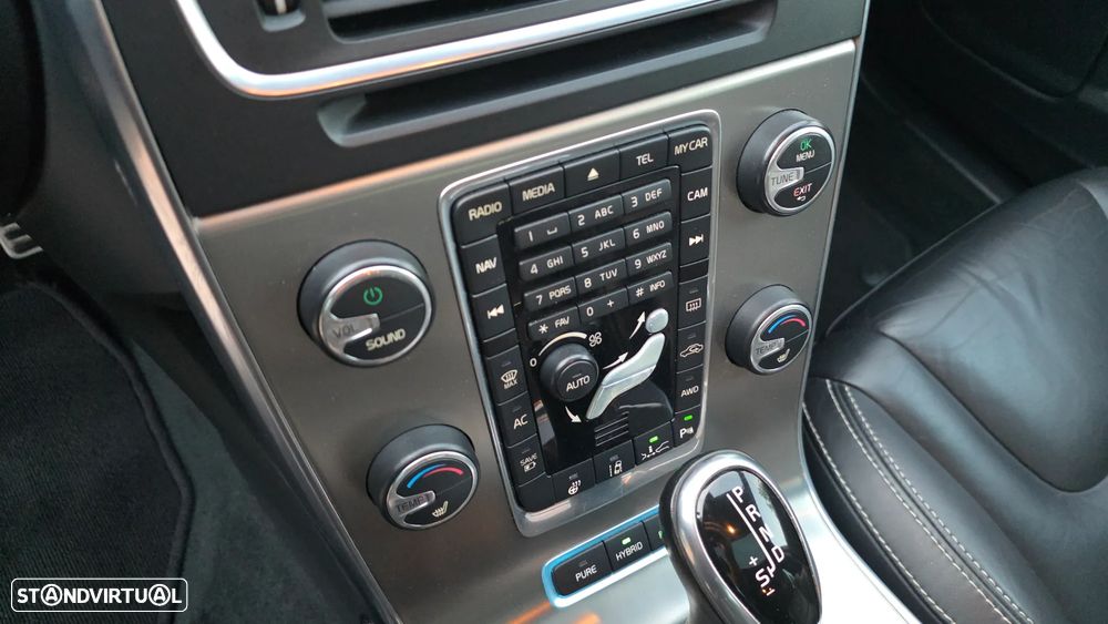 Volvo V60 D6 Plug-In-Hybrid AWD Geartronic Summum - 33