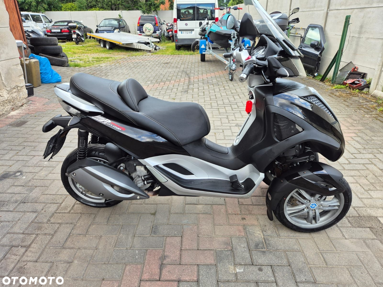 Piaggio MP-3 - 4