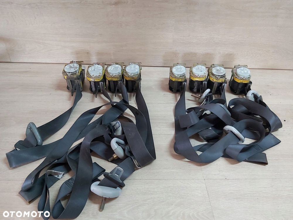 Toyota Yaris I pas bezpieczeństwa prawy przód 3D 99-02 r - 1