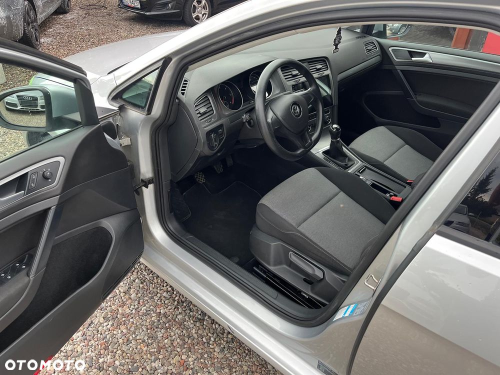 Volkswagen Golf 1.6 TDI DPF BlueMotion - 17
