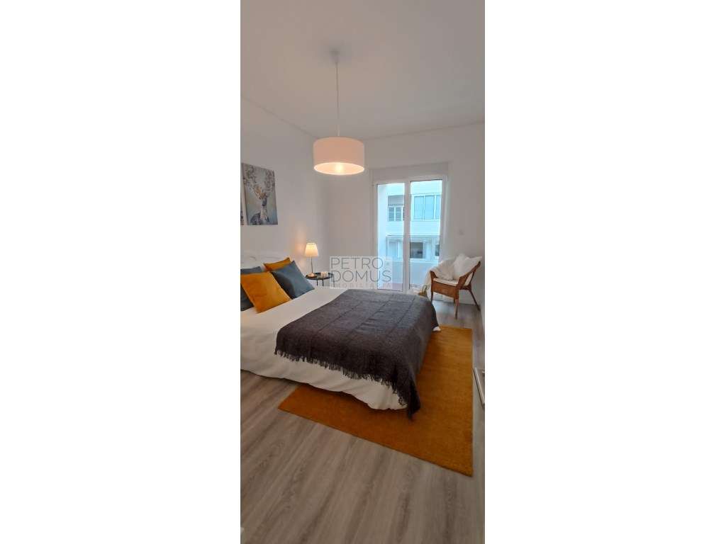 APARTAMENTO T3 EM TOTAL REMODELAÇÃO NA RUA RAFAEL DUQUE - BENFICA - Grande imagem: 3/12