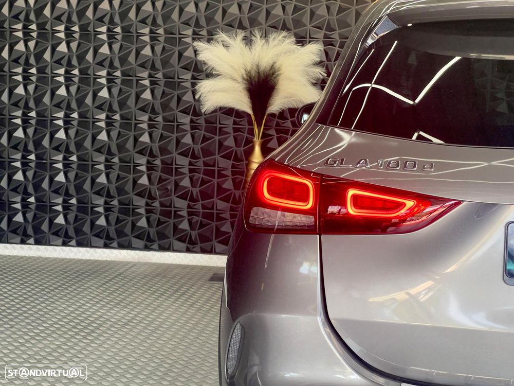 Mercedes-Benz GLA 180 d AMG Line - 36